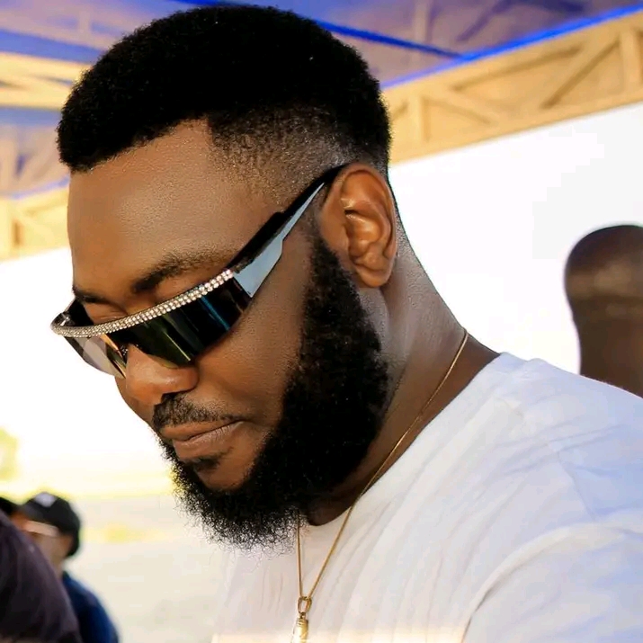 Asante _(dizmo x Dreckzine)